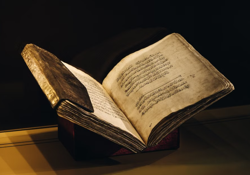 Lebih dari 1.000 Tahun, Manuskrip Al-Qur’an Karya Ibn Al-Bawwab Dipamerkan di Makkah